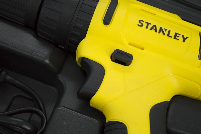 parafusadeira_furadeira_impacto_a_bateria_12v_stanley_23656_3_20171011100501.jpg